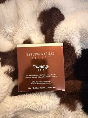 Danessa Myricks Beauty Yummy Skin Blurring Balm Powder - Universal